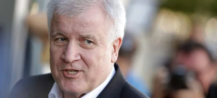 «Τρίζει» η πολιτική σκηνή στη Γερμανία: Το SPD την πέφτει στον Ζεεχόφερ – «Πολιτικός τζογαδόρος»